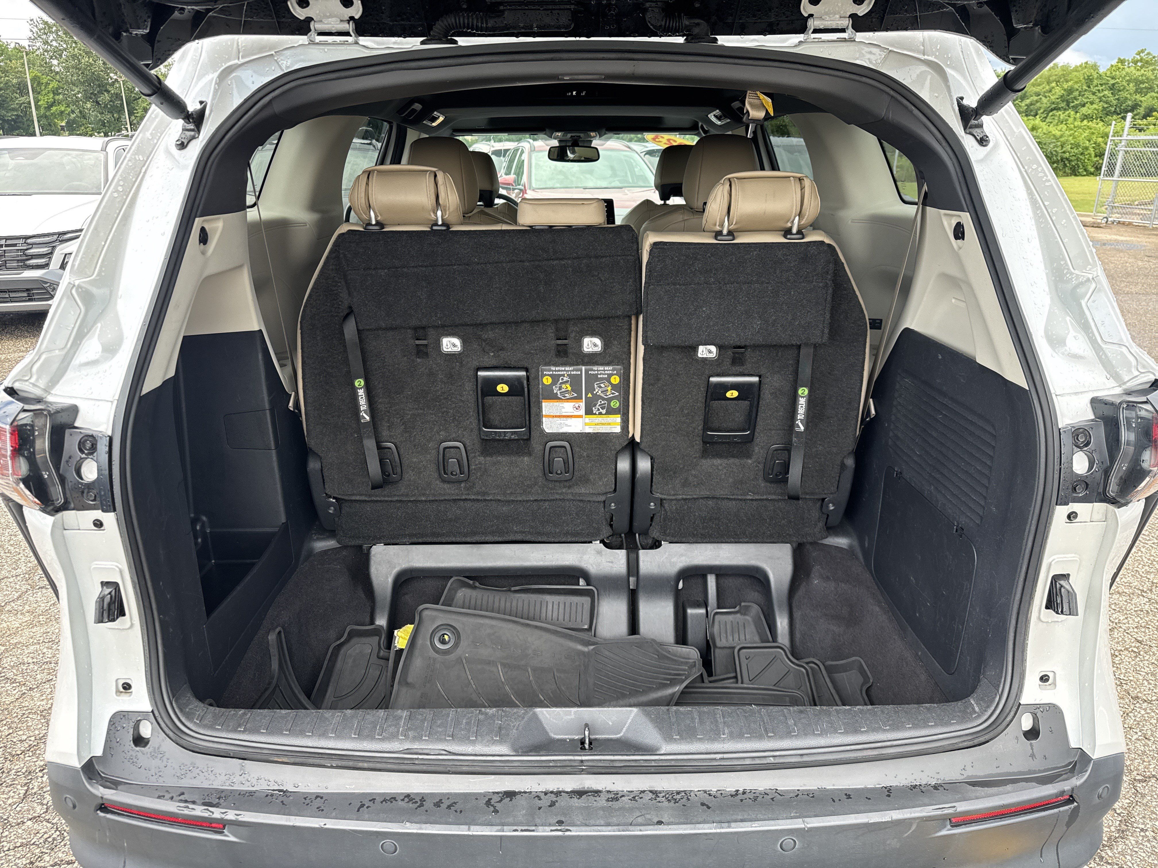 Used 2023 Toyota Sienna XLE AWD/4WD image 8