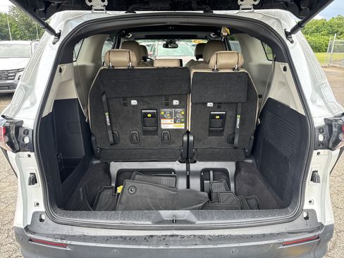 Used 2023 Toyota Sienna XLE AWD/4WD image 8