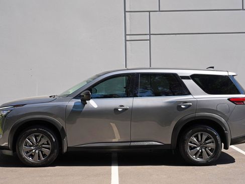 Used 2025 Nissan Pathfinder S FWD image 44