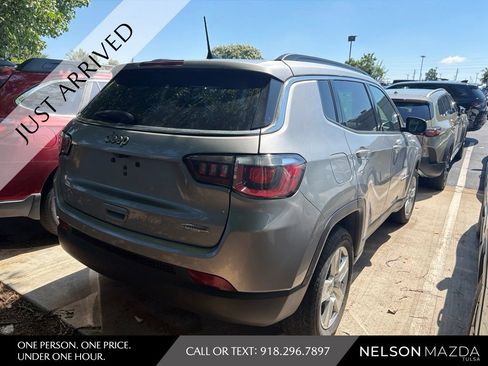 Used 2022 Jeep Compass Latitude AWD/4WD image 5