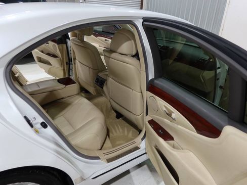 Used 2012 Lexus LS 460 w/ Comfort Pkg RWD image 13