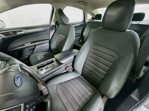 Used 2020 Ford Fusion SE FWD image 13