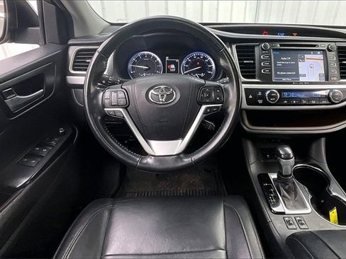 Used 2017 Toyota Highlander XLE image 5