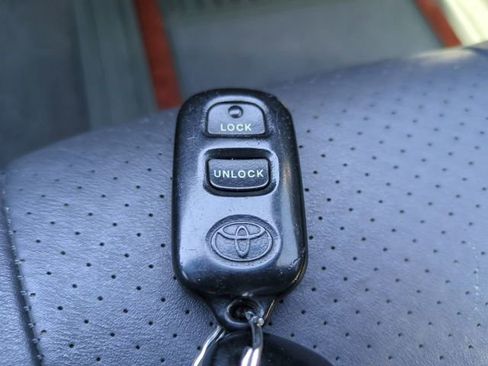 Used 2001 Toyota Solara Convertible FWD image 33
