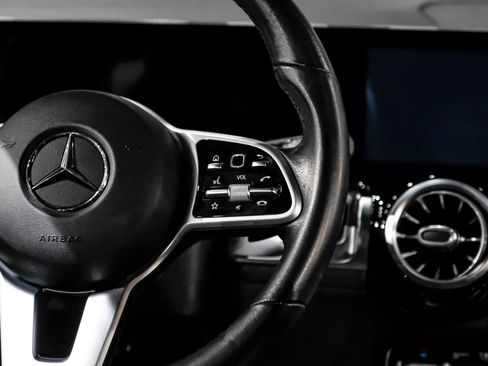 Used 2020 Mercedes-Benz GLB 250 image 16