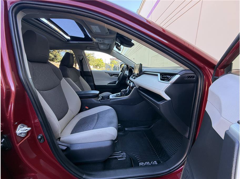 Used 2020 Toyota RAV4 XLE w/ Convenience Package AWD/4WD image 13