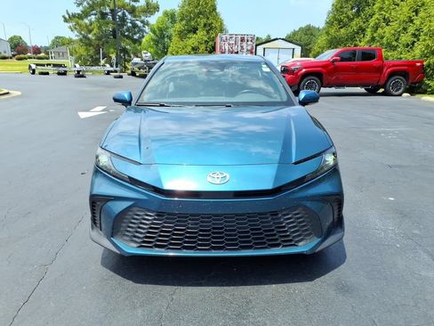 Used 2025 Toyota Camry SE FWD image 8