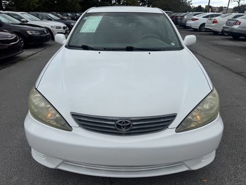 Used 2005 Toyota Camry LE image 2
