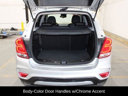 Used 2019 Chevrolet Trax LT w/ LT Convenience Package AWD/4WD image 16