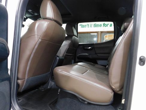 Used 2017 Toyota Tacoma Limited image 61