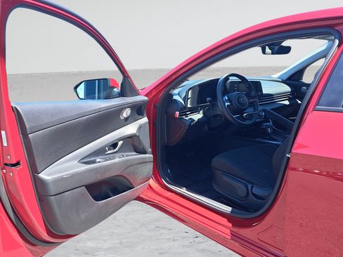 Used 2021 Hyundai Elantra SEL FWD image 9