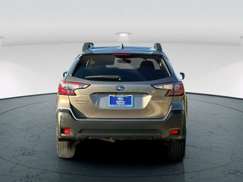 Used 2023 Subaru Outback Premium image 5