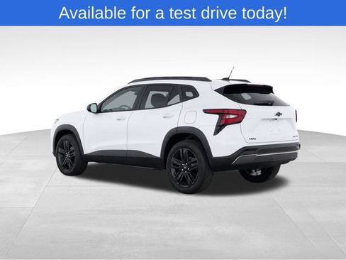 Used 2025 Chevrolet Trax ACTIV w/ Sunroof Package FWD image 3