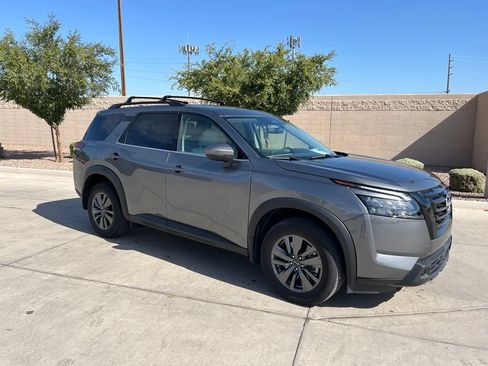 Used 2024 Nissan Pathfinder SV w/ Black Appearance Package AWD/4WD image 4