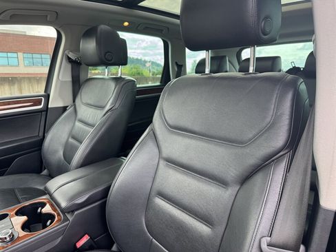 Used 2012 Volkswagen Touareg TDI image 14