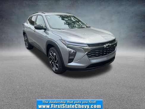 New 2026 Chevrolet Trax RS w/ Sunroof Package FWD image 1