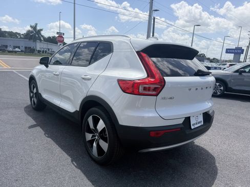 Used 2021 Volvo XC40 T5 Momentum w/ Protection Package Premier AWD/4WD image 5