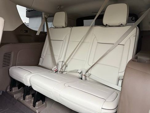 Used 2024 GMC Yukon XL Denali w/ Advanced Technology Package image 31