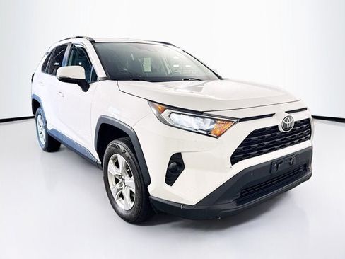 Used 2021 Toyota RAV4 XLE w/ Convenience Package AWD/4WD image 3