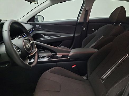 Used 2025 Hyundai Elantra SEL image 17