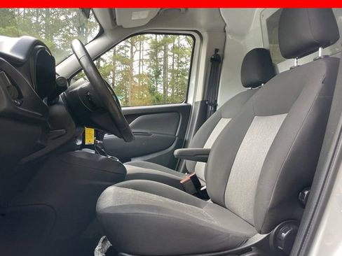 Used 2019 RAM ProMaster City Tradesman SLT image 3