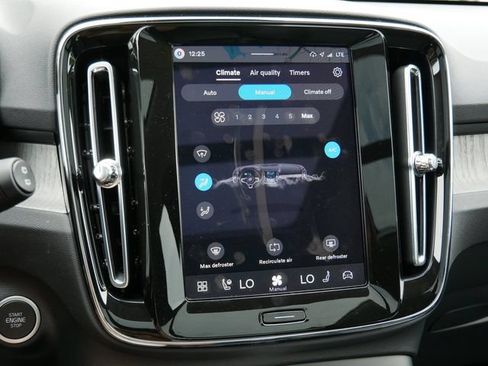 Used 2026 Volvo XC40 B5 Plus AWD/4WD image 23