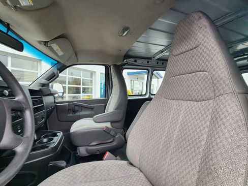 Used 2017 GMC Savana 3500 Extended image 26