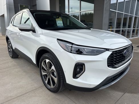 Certified 2024 Ford Escape Platinum w/ Premium Technology Package image 10