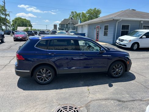 Used 2023 Volkswagen Tiguan SE w/ Panoramic Sunroof Package AWD/4WD image 2