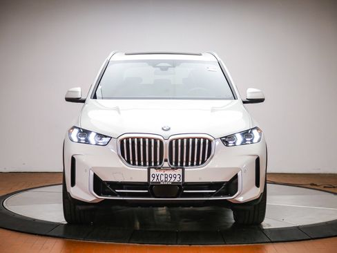 Used 2026 BMW X5 sDrive40i w/ Premium Package RWD image 13