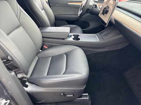 Used 2023 Tesla Model Y Long Range image 19