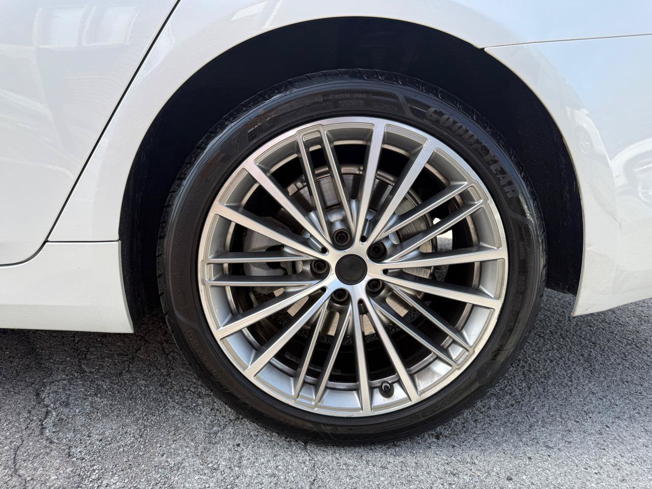 Used 2019 BMW 530e w/ Convenience Package RWD image 26
