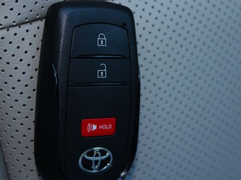 New 2026 Toyota Prius XLE FWD image 34