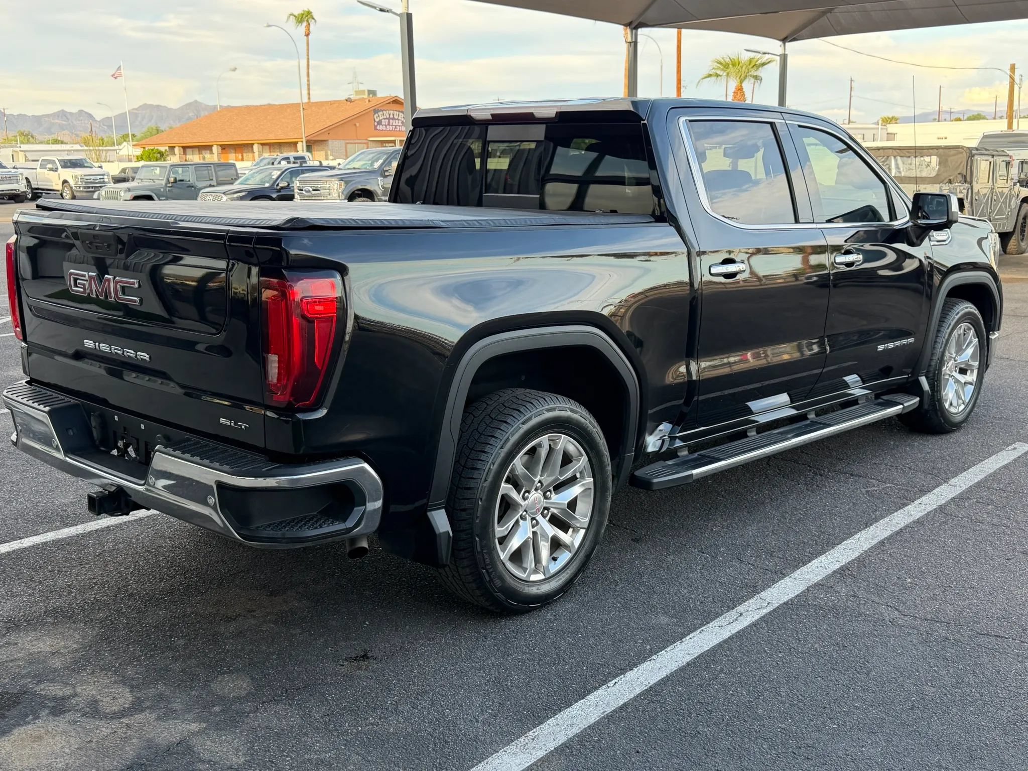 Used 2020 GMC Sierra 1500 SLT RWD image 8