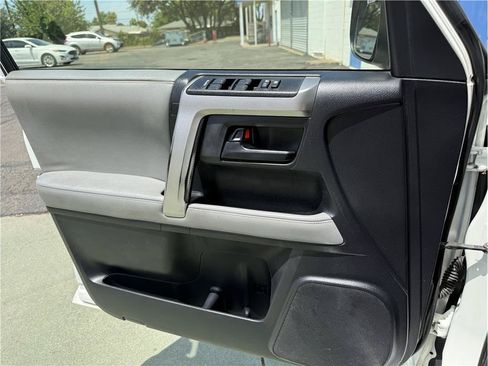 Used 2013 Toyota 4Runner SR5 w/ Convenience Pkg AWD/4WD image 26