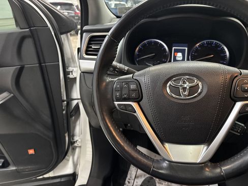 Used 2018 Toyota Highlander Limited Platinum image 16