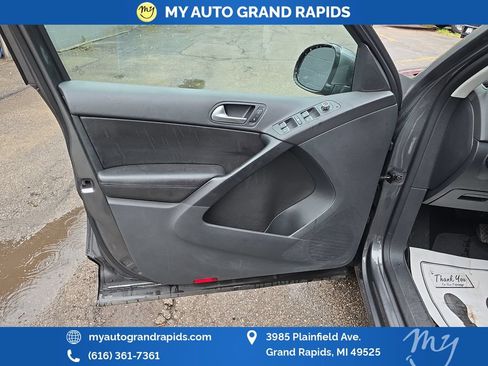 Used 2013 Volkswagen Tiguan S FWD image 11