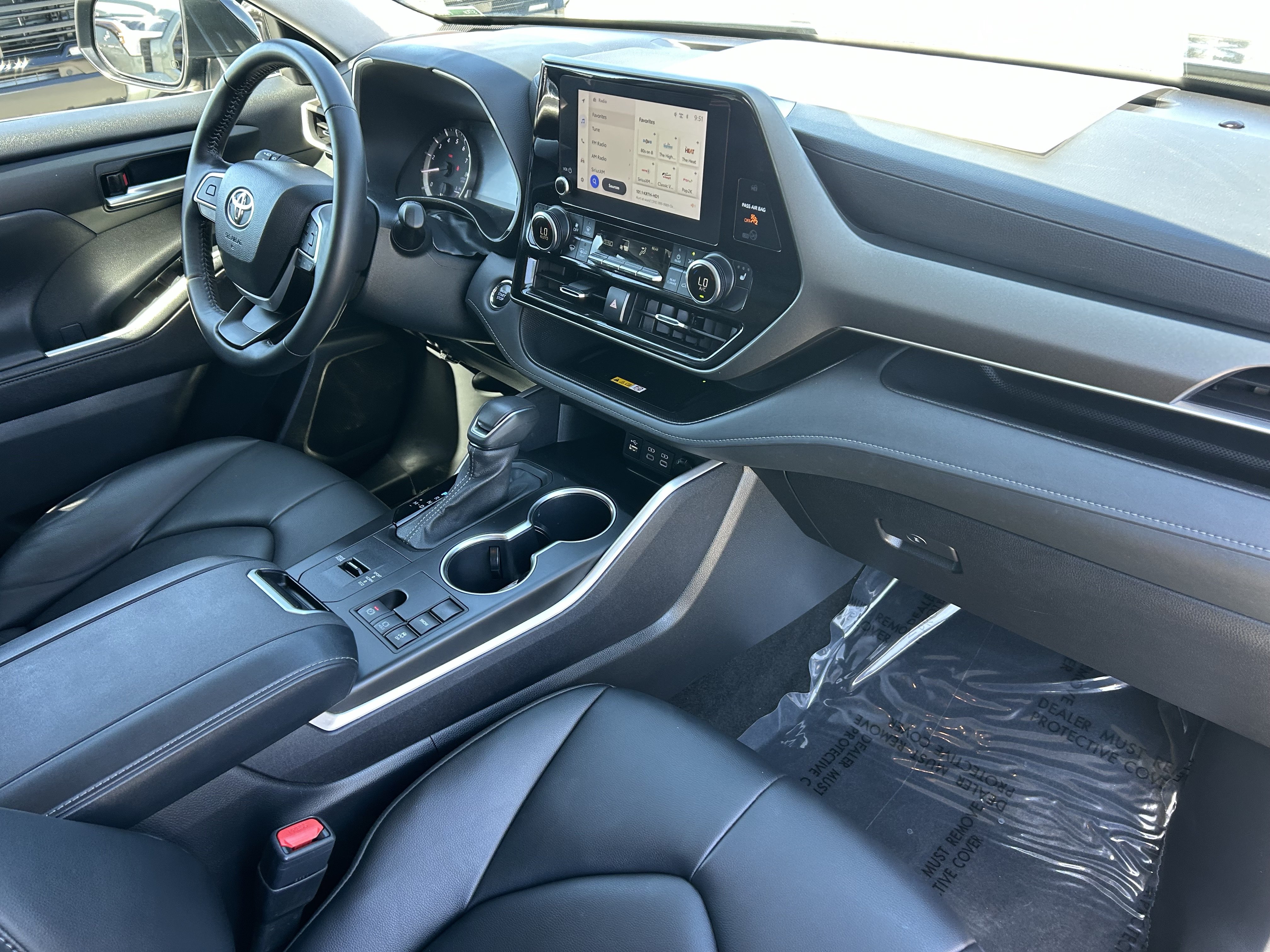 Used 2023 Toyota Highlander XLE FWD image 9