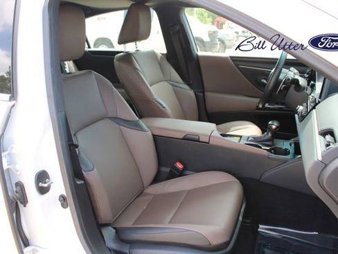 Used 2025 Lexus ES 350 w/ Premium Package FWD image 11