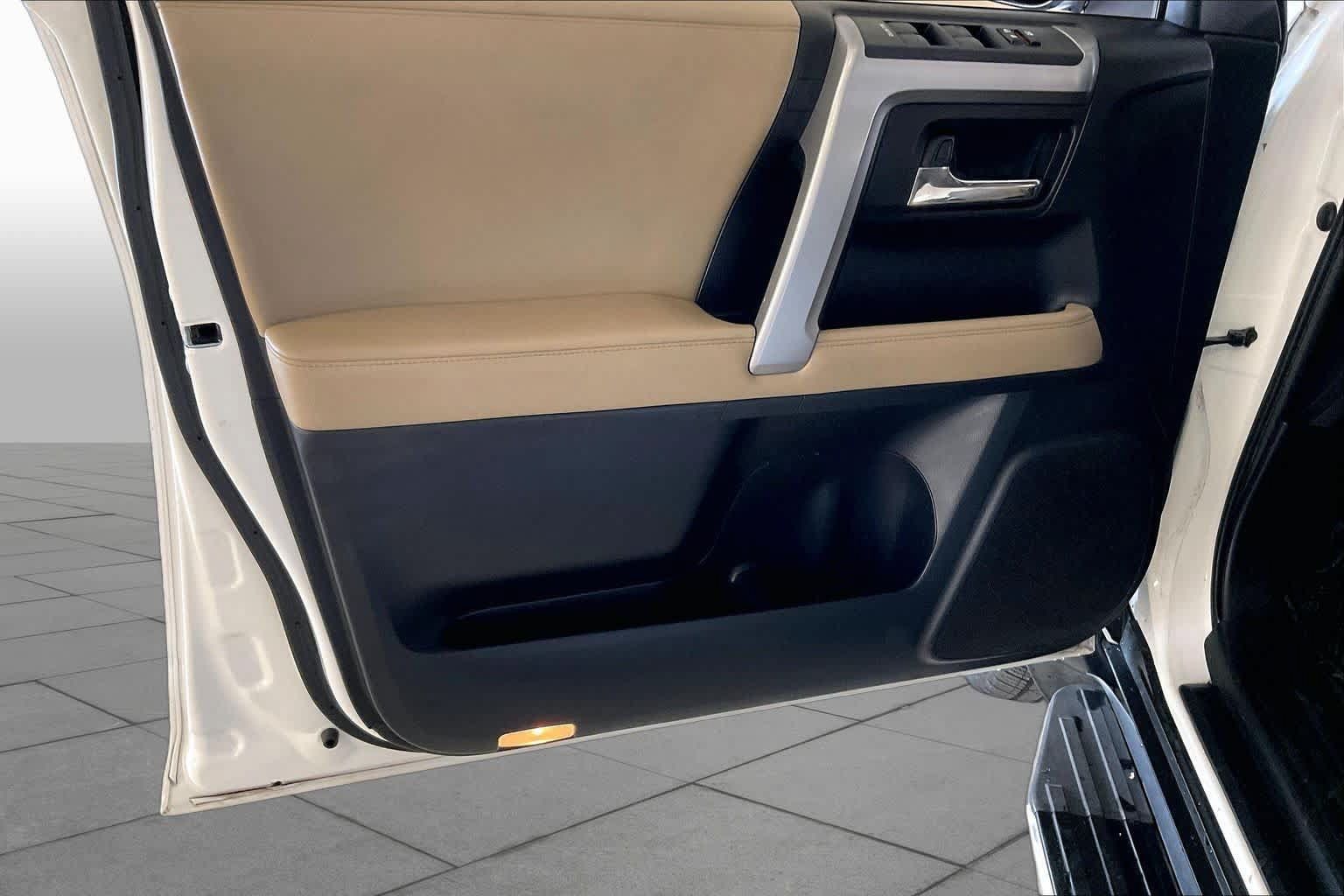 Used 2020 Toyota 4Runner SR5 Premium RWD image 19