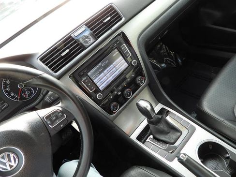 Used 2014 Volkswagen Passat 1.8T SE image 38