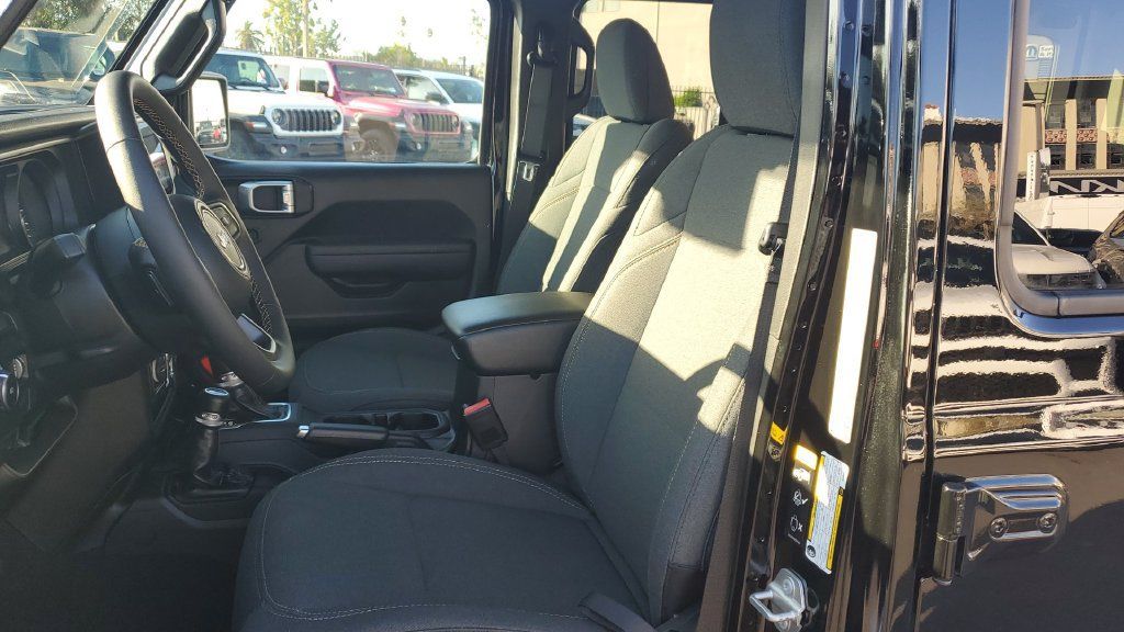 Used 2024 Jeep Wrangler Unlimited Sport AWD/4WD image 17