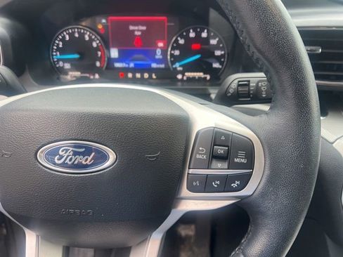 Used 2023 Ford Explorer XLT w/ Equipment Group 202A AWD/4WD image 29