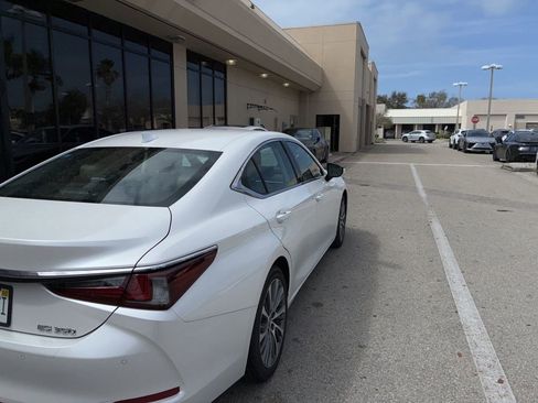 Used 2019 Lexus ES 350 w/ Premium Package image 6