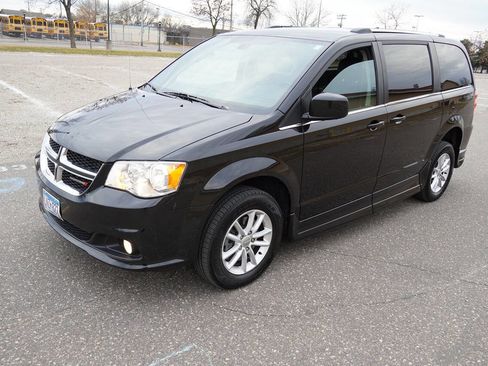 Used 2018 Dodge Grand Caravan SXT image 9