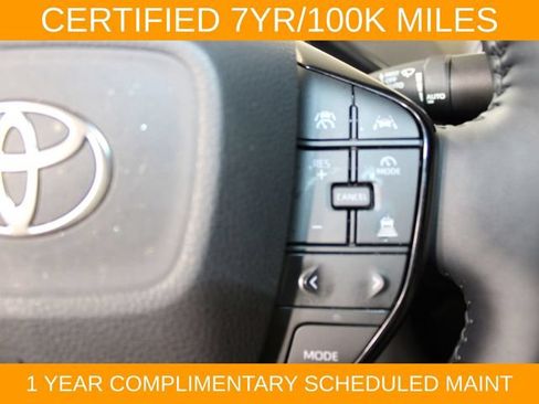 Used 2025 Toyota Prius XLE FWD image 21