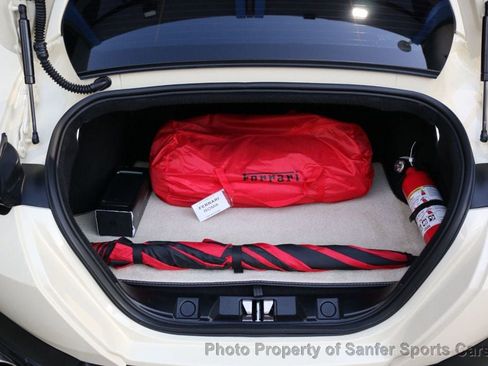 Used 2022 Ferrari Roma image 8