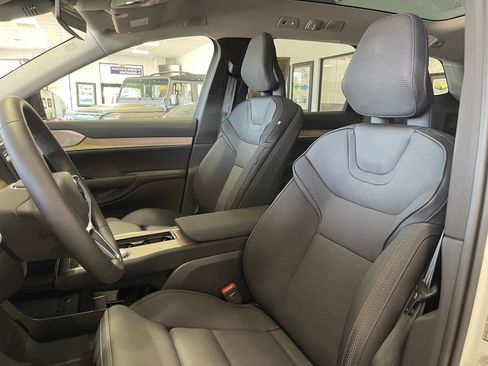 Used 2025 Volvo EX90 Ultra AWD/4WD image 25