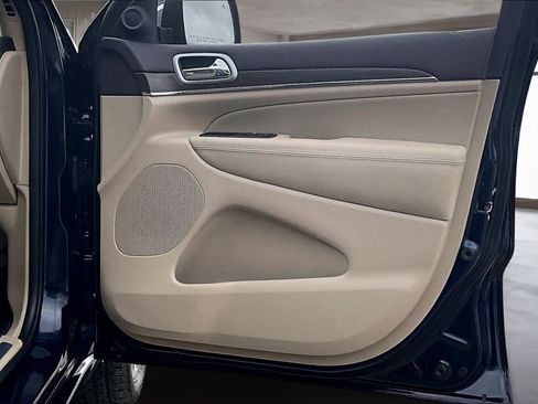 Used 2018 Jeep Grand Cherokee Overland image 27