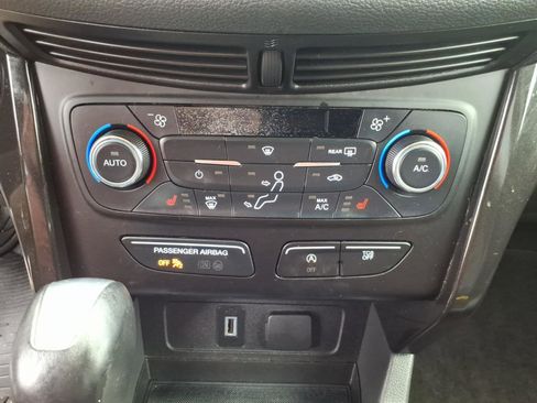 Used 2017 Ford Escape Titanium image 13